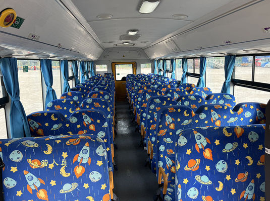 اتوبوس های مدرسه ای با 52 صندلی برای حمل و نقل دانش آموزان