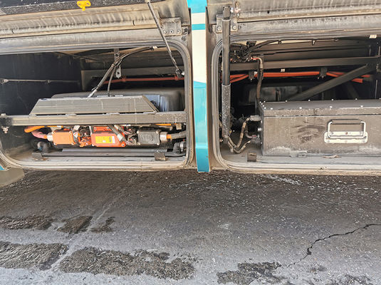 اتوبوس لوکس دست دوم با 31 صندلی و گیربکس اتوماتیک (فرمان چپ)