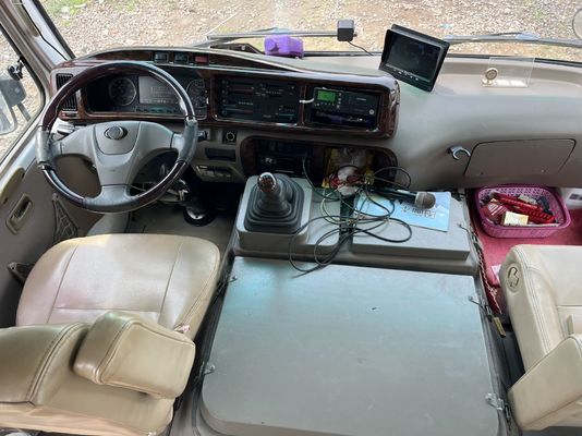 اتوبوس دست دوم دیزلی 18 نفره با 180000 کیلومتر کارکرد و 1 درب گلدن دراگون