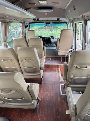 اتوبوس دست دوم دیزلی 18 نفره با 180000 کیلومتر کارکرد و 1 درب گلدن دراگون